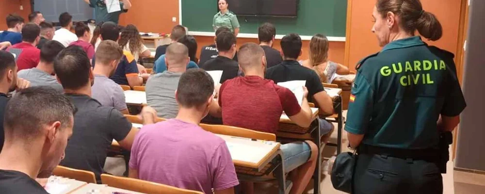 Clase de preparación con aspirantes a la Guardia Civil de Kurtzea, Vizcaya, País Vasco